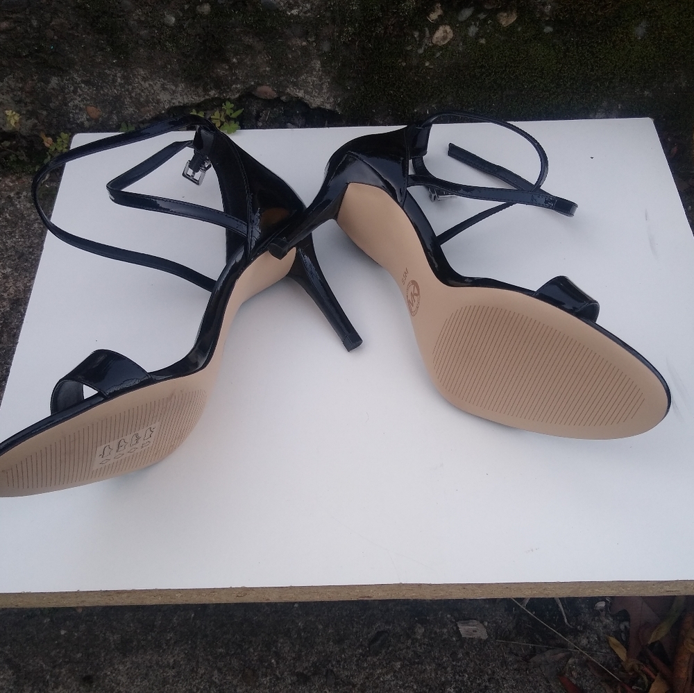 Michael Kors Patent Leather Sexy Christmas Sandals - Picture 8 of 12